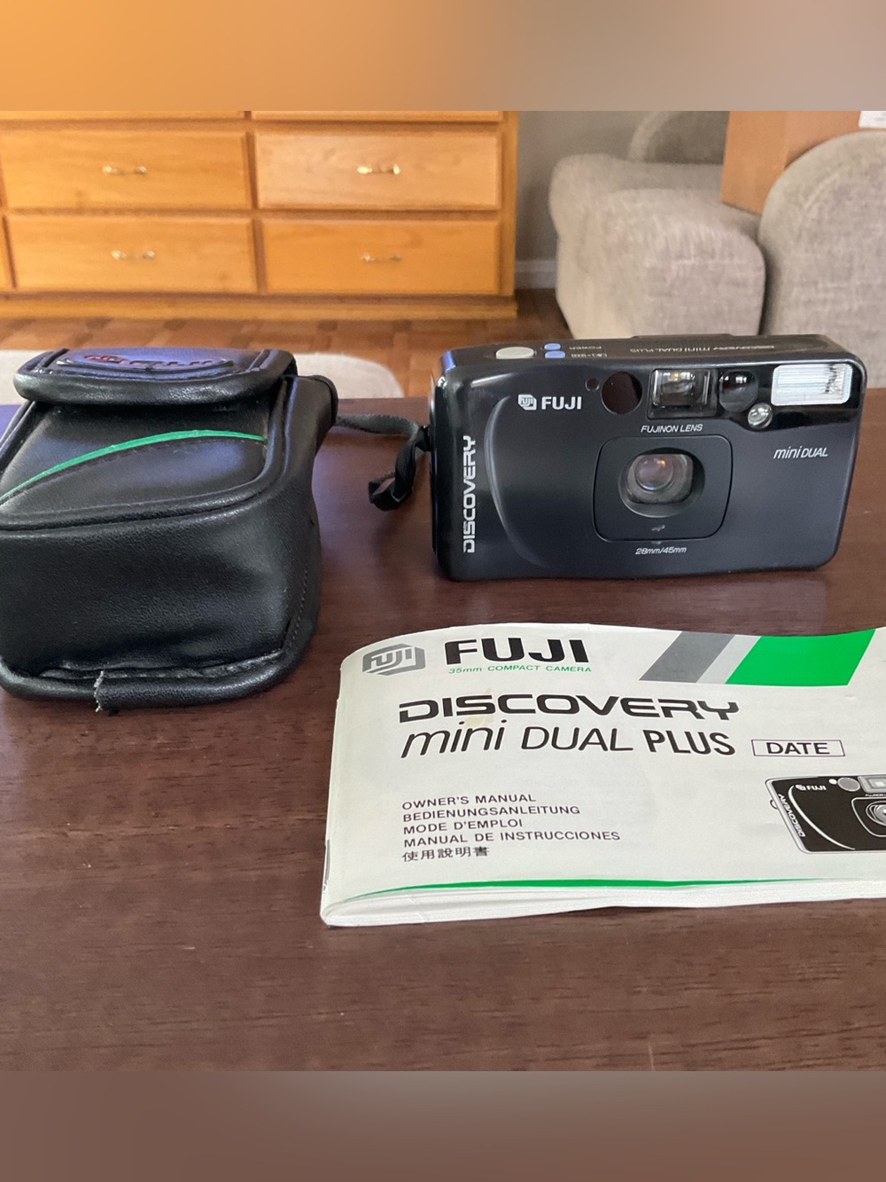 Fuji Discovery Mini Dual Plus 35mm Point & Shoot Compact Camera w case & manual